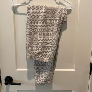 Cuddl Duds ladies Fleece Pants.  Size Large.  Gray/White.